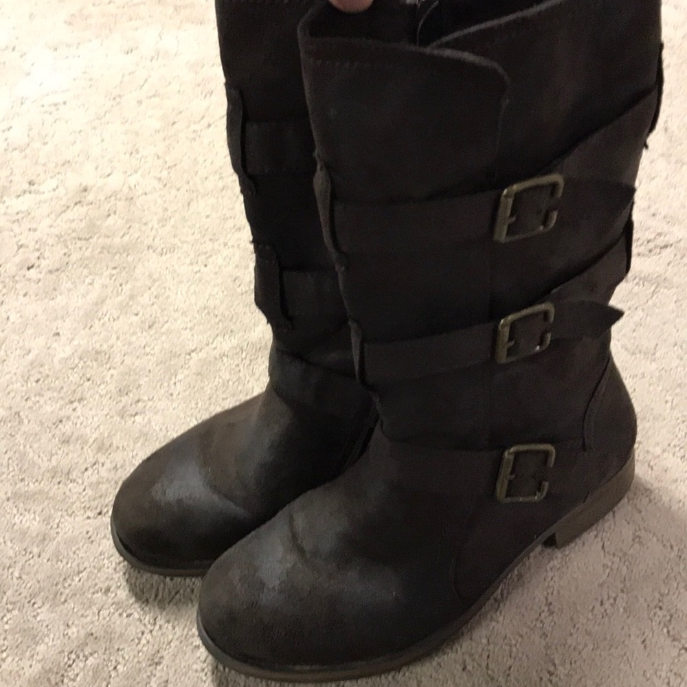Brown boots with buckles